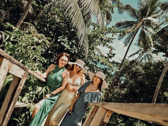 プーケット島北部フォトジェニックツアー　蓮カフェ＋飛行機ビーチ＋ブルーツリープーケットなど話題のスポットを巡る＜貸切／日本語ガイド＞