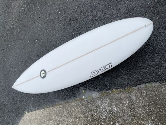 レンタルサーフボード 沖縄の砂辺海岸エリアを満喫 前日夜のレンタルで早朝から楽しめる＜サーフィン経験者対象／北谷＞