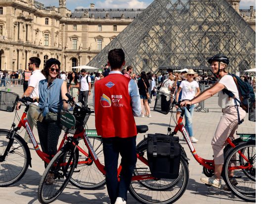パリ市内 自転車ツアー　3時間で人気観光スポットをご案内＜午前・午後／英語ガイド＞