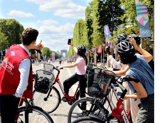 パリ市内 自転車ツアー　3時間で人気観光スポットをご案内＜午前・午後／英語ガイド＞