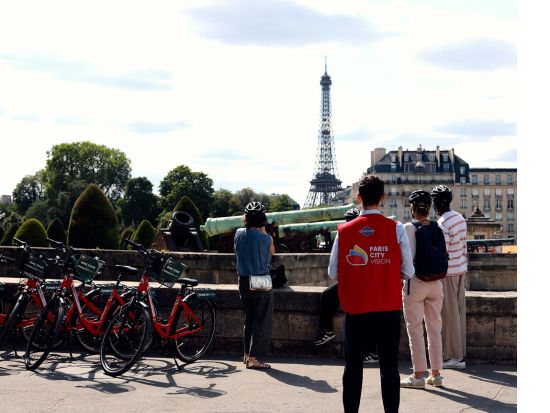 パリ市内 自転車ツアー　3時間で人気観光スポットをご案内＜午前・午後／英語ガイド＞