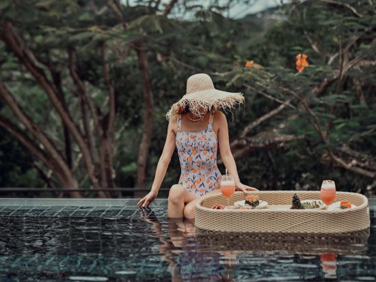 プーケット島南部フォトジェニックツアー　ゾウビーチやカラフルなオールドタウンなどプーケット南部の魅力を満喫！ ＜貸切／フローティングランチ／日本語ガイド＞