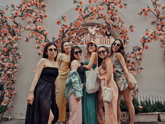 プーケット島南部フォトジェニックツアー　ゾウビーチやカラフルなオールドタウンなどプーケット南部の魅力を満喫！ ＜貸切／フローティングランチ／日本語ガイド＞