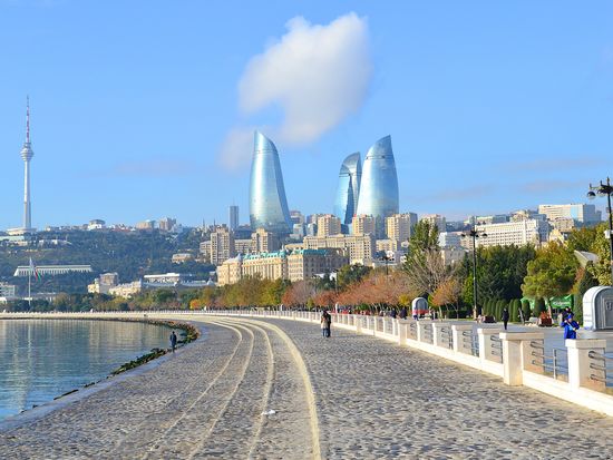 Baku_Seaside Boulevard_AdobeStock_130483095