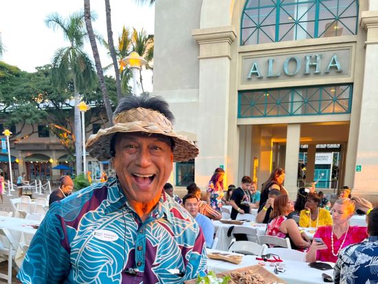 伝統ルアウ＆ハワイアンショー「カ・モアナ・ルアウ」本格フラと豪華ビュッフェ付き！盛りだくさんのカルチャー体験も！＜アロハタワーマーケットプレイス内／送迎可＞