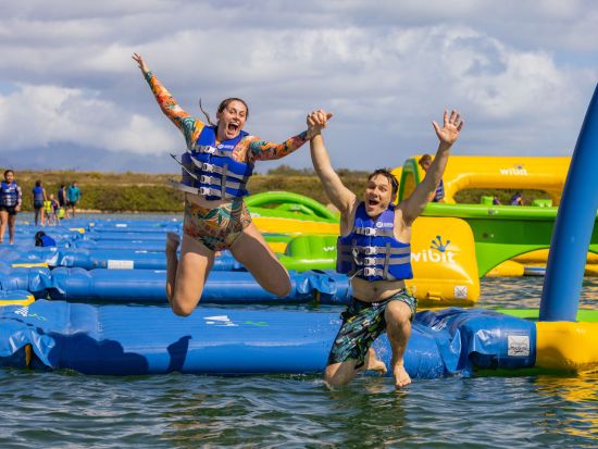 人気リゾート施設「ワイカイ」　世界最大級のウェーブサーフィンや全米最大の水上アスレチック、SUPなどのアクティビティを体験！＜ワイキキ送迎可／日本語スタッフ＞