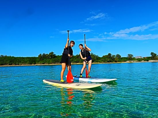 完全貸切SUP体験 幸せプライベートツアー！初心者大歓迎◎シュノーケリング付プランあり＜写真プレゼント／南部 奥武島＞
