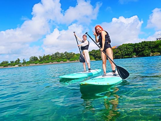 完全貸切SUP体験 幸せプライベートツアー！初心者大歓迎◎シュノーケリング付プランあり＜写真プレゼント／南部 奥武島＞