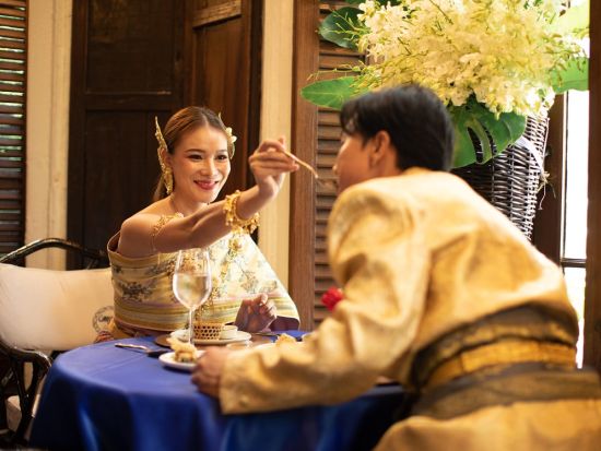 伝統衣装を着て豪華レストランでタイ料理ランチを堪能＋フォト撮影＜日本語アシスタント／半日＞