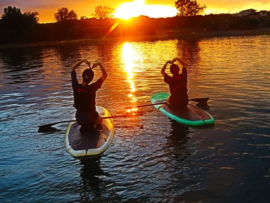 貸切サンセットSUP体験クルージング 1組限定！夕日が美しい離島で特別な思い出を作ろう＜沖縄本島南部 奥武島＞