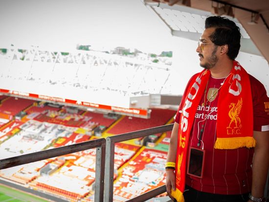 アンフィールドスタジアム見学ツアー リバプールFCの本拠地へ！往復列車チケット付き＜日本語オーディオガイド／ロンドン発＞