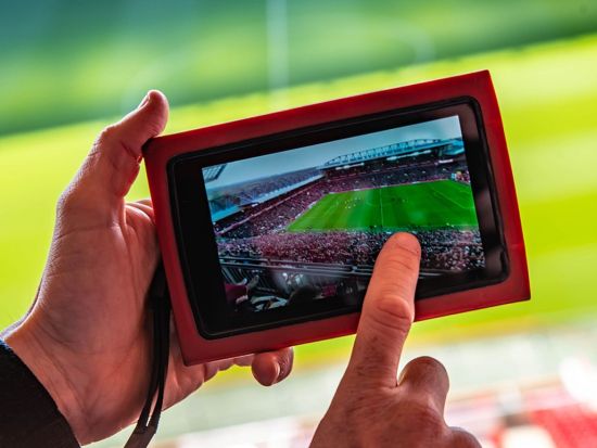 アンフィールドスタジアム見学ツアー リバプールFCの本拠地へ！往復列車チケット付き＜日本語オーディオガイド／ロンドン発＞