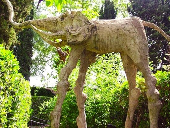 ダリゆかりの3か所を1日で巡る「ダリ・トライアングル」ツアー ダリ美術館＆ダリの家＆プボル城＜日本語／少人数制＞