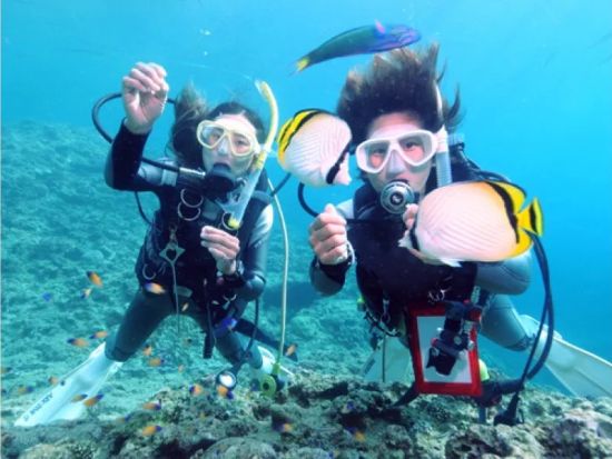 【3大アクティビティ制覇！】青の洞窟ダイビング＋パラセーリング＋絶叫バナナボート＜4～5時間／沖縄本島＞