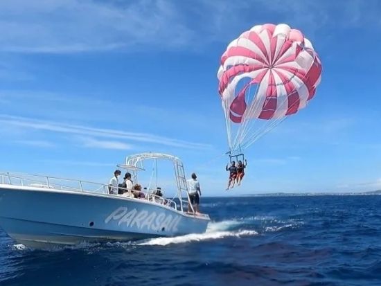 青の洞窟シュノーケル＋パラセーリング 人気マリンアクティビティのセットプラン！ 沖縄の海を存分に楽しむ＜2～3時間／沖縄本島＞