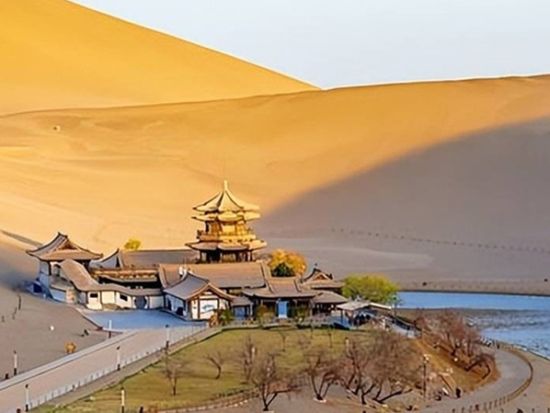 敦煌空港発着！4つ星ホテルに泊まる敦煌2泊3日プライベートツアー＜貸切／日本語ガイド／入場料込／昼食付／敦煌＞
