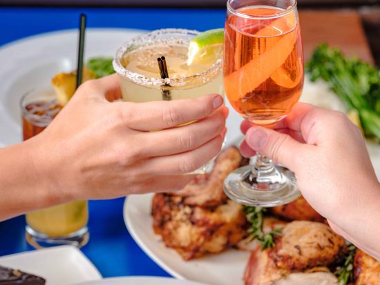 ブルーノートハワイ　老舗クラブでジャズやコメディなどのパフォーマンスを鑑賞！ディナー付きプランも＜アルコール1杯付き／アウトリガー・ワイキキビーチリゾート内＞