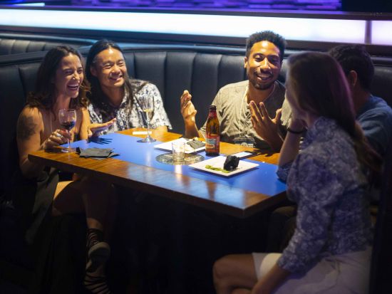 ブルーノートハワイ　老舗クラブでジャズやコメディなどのパフォーマンスを鑑賞！ディナー付きプランも＜アルコール1杯付き／アウトリガー・ワイキキビーチリゾート内＞