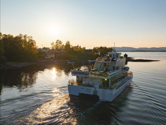 オスロフィヨルド周遊クルーズ　静音設計の電気船で楽しむ静かなクルーズ＜約2時間30分／オスロ市庁舎前発＞