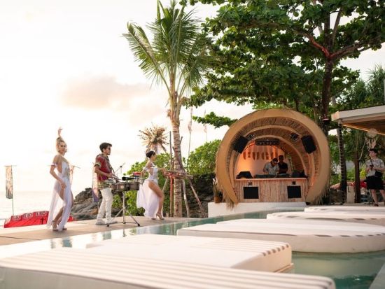 フーガビーチクラブ「Fuga Beach Club」 食事券＆事前予約サービス　オーシャンビューレストランでシーフード＆肉料理を満喫＜パトンビーチ＞