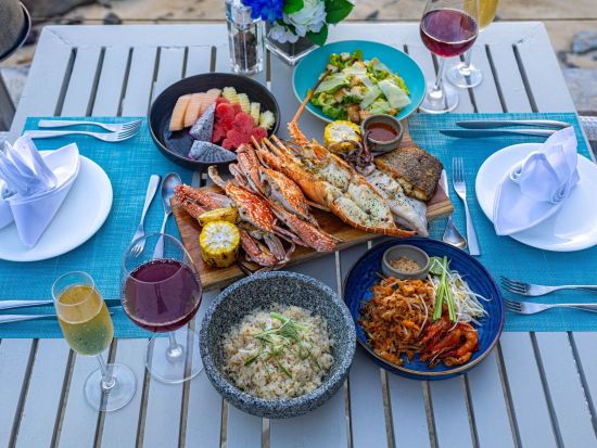 シーソルトラウンジ＆グリル「Sea Salt Lounge & Grill」食事券＆事前予約サービス　サンセットとシーフードセットを堪能＜パトンビーチ＞