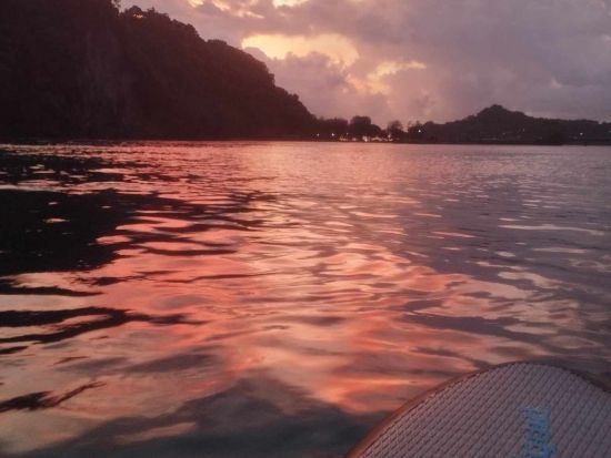 SUP（スタンドアップパドル）ツアー　最大6名の少人数制！ゆったり気ままにSUPを楽しもう＜送迎付き／日本語スタッフ＞