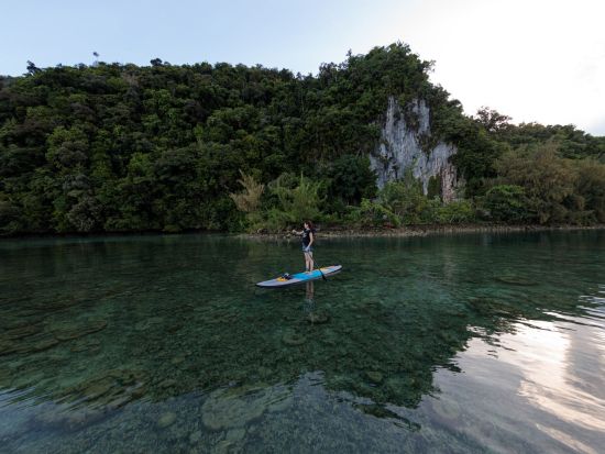SUP（スタンドアップパドル）ツアー　最大6名の少人数制！ゆったり気ままにSUPを楽しもう＜送迎付き／日本語スタッフ＞