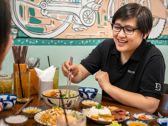 Ho Chi Minh City - Saigon Street Food on Scooter by Discova Vietnam (4)