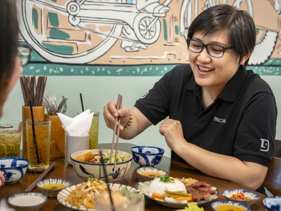 サイゴンの夜を味わう！地元ガイドと巡るストリートフードツアー＜ホーチミン／英語ガイド＞