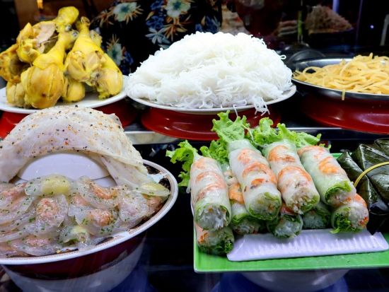 ホイアン夜のストリートフードツアー　地元の味と文化を満喫！＜英語ガイド＞