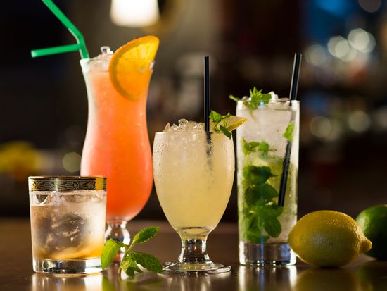 Generic_Drink_Cocktail_pixta_25884349_M