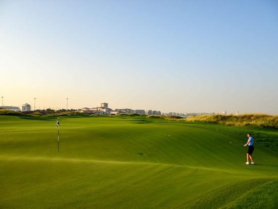 【ゴルフ場予約】ヤスリンクス・アブダビ（Yas Links Abu Dhabi）*オプション：送迎／レンタルクラブ＆シューズ＜アブダビ発＞