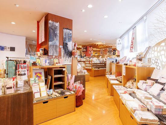 3-1_越前和紙の里 パピルス館 内観