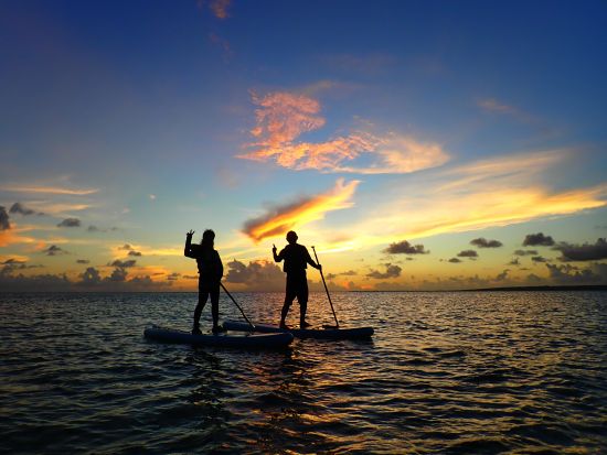 サンライズSUP&貸切ウミガメシュノーケル 1日1組 日の出とともにSUP体験！早朝ビーチで至福のひとときを過ごそう＜撮影データ無料／約2～3時間／宮古島＞