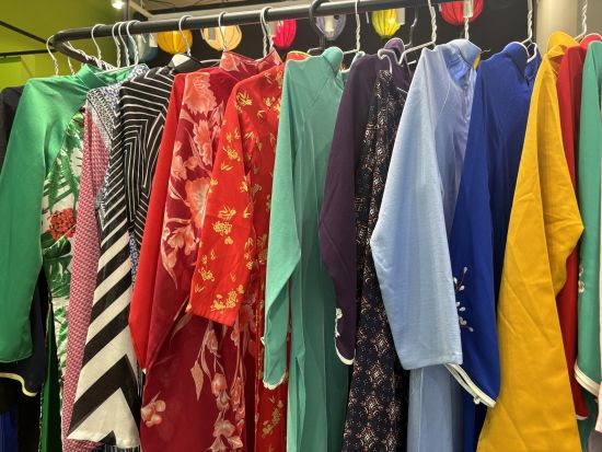 アオザイレンタル 　アオザイを着て街歩き＆記念撮影！日本語対応可＜1日レンタル／Vui Vui Global Lounge／ダナン＞