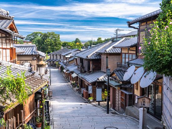 Japan_Kyoto_Kiyomizu_zaka_pixta_82350155