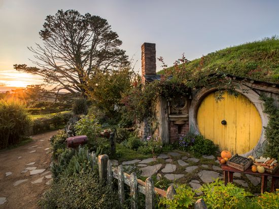 440744-hobbit-house-landscape-scenery