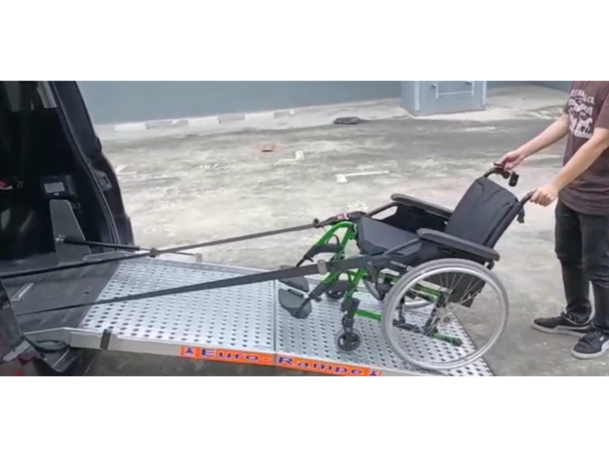 【空港送迎】シンガポール・チャンギ空港 ⇔ シンガポール市内　車いす対応車両 ＜貸切／英語ドライバー＞