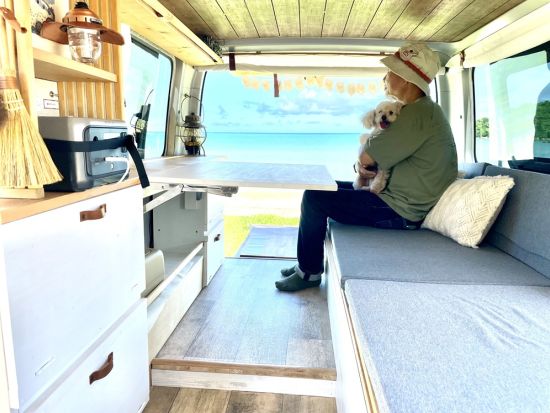 沖縄キャンピングカーレンタル 沖縄の自然を満喫！移動が感動に変わる旅へ ＜自由な車中泊／6人乗り／1泊2日～／ペット可プランあり＞