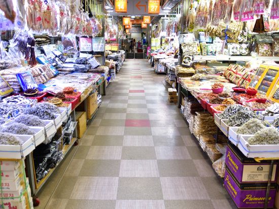 Busan_Jagalchi Market_pixta_66705461