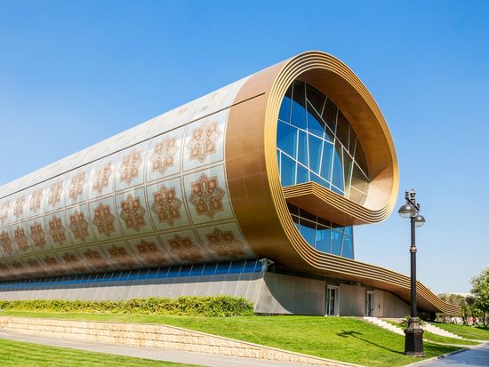 Azerbaijan_Baku_Carpet Museum_pixta_34809099_M