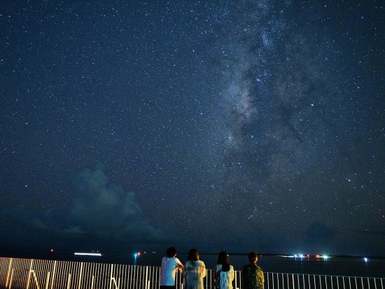 しゃにしゃに星空ツアー ”満点の星空を見るためだけに作られた特別な空間”で星空体験！＜45分／石垣島＞