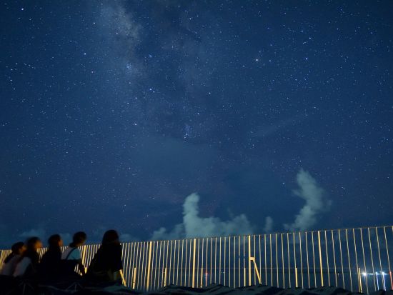 しゃにしゃに星空ツアー ”満点の星空を見るためだけに作られた特別な空間”で星空体験！＜45分／石垣島＞