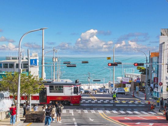 釜山フォトジェニック観光ツアー　海東龍宮寺＆海辺列車＆松島スカイウォーク＆甘川文化村 ＜1名参加OK／選べる出発地／英語ガイド＞
