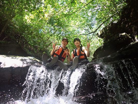 マイラ川マングローブカヌー＋鍾乳洞探検ツアー　西表島のジャングル遊びを大満喫！＜大原港または東部地区無料送迎／西表島＞