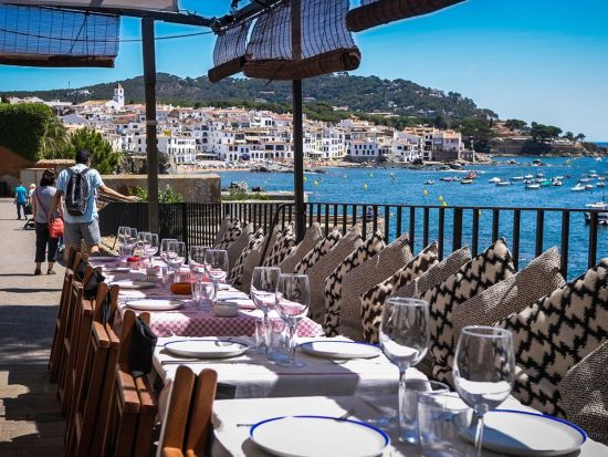 古都ジローナ＆美しい海岸リゾート コスタ・ブラバ　3つの人気観光地を1日で巡る観光ツアー ＜英語ガイド＞