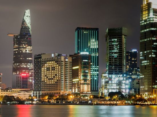 【4/30・9/2限定】お部屋から花火鑑賞！ルネッサンス リバーサイド ホテルに宿泊　軽食ビュッフェが楽しめるクラブラウンジアクセス付きプランあり＜朝食付き＞