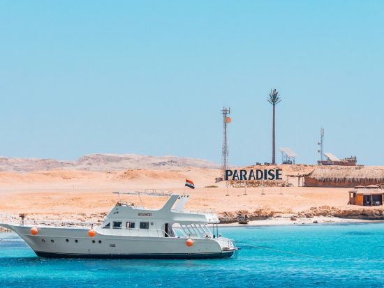 ギフトン島パラダイスアイランド1日ツアー　紅海沿岸の楽園でリラックス＆シュノーケリング体験＜昼食付き／英語／ハルガダ発＞
