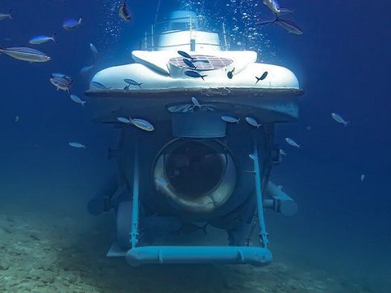 シンドバッド潜水艦ツアー　紅海の水深15～25mの世界へ＜英語／ハルガダ発＞