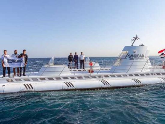 シンドバッド潜水艦ツアー　紅海の水深15～25mの世界へ＜英語／ハルガダ発＞